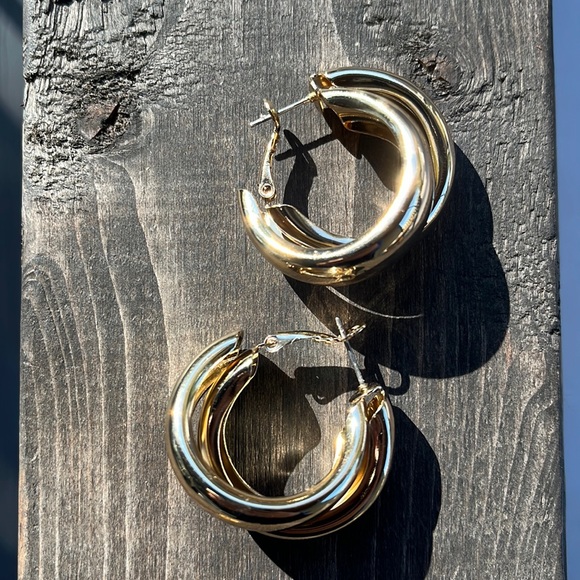 Revolve hoop earring’s - Picture 1 of 4
